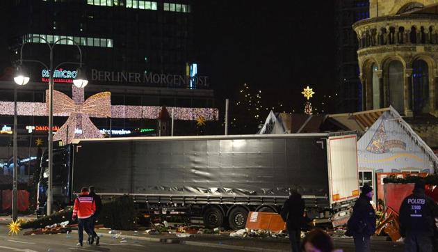 Policemen stand next to a truck that crashed into a christmas market in Berlin, on December 19, 2016 killing at least 12 person and injuring at least 50 people(AFP Photo)