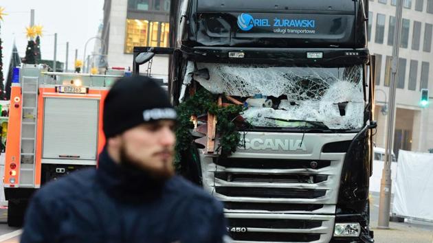 A policeman stands in front of a truck at the site where it crashed into a Christmas market in Berlin.(AFP Photo)