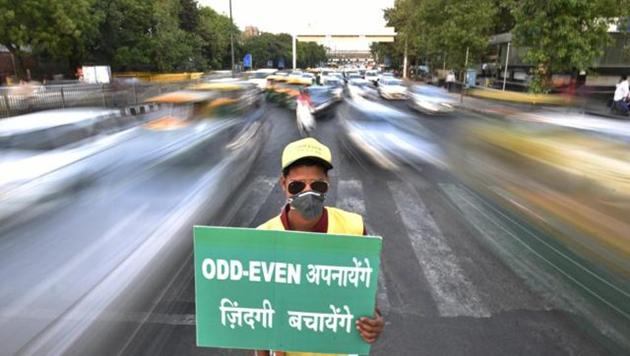 Delhi transport minister Satyendar Jain has urged the central government to allow sufficient time to sensitise the public about implementation of Odd-even scheme before reintroducing it (HT File Photo) Delhi transport minister Satyendar Jain has urged the central government to allow sufficient time to sensitise the public about implementation of Odd-even scheme before reintroducing it (HT File Photo)