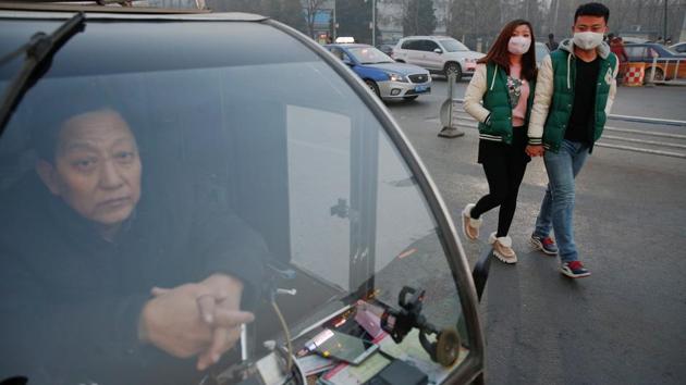 A couple wearing face masks on the road in Langfang, Hebei province. China’s ministry of environmental protection reported that 21 other cities across north and central China had also declared pollution red alerts, including Tianjin, Shijiazhuang, Taiyuan and Zhengzhou. (Reuters photo) A couple wearing face masks on the road in Langfang, Hebei province. China’s ministry of environmental protection reported that 21 other cities across north and central China had also declared pollution red alerts, including Tianjin, Shijiazhuang, Taiyuan and Zhengzhou. (Reuters photo)