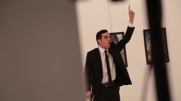 A gunman gestures after shooting the Russian Ambassador to Turkey, Andrei Karlov, at a photo gallery in Ankara.(AP)