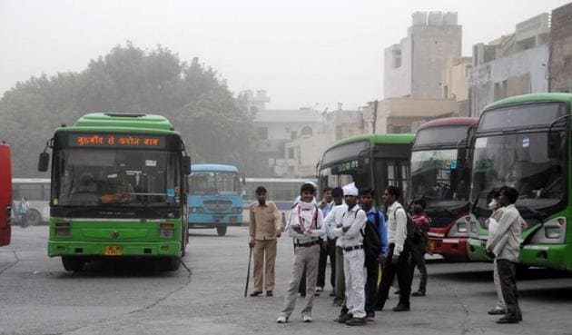 Gurugram development authority plans to purchase 500 CNG buses to ply in the National Capital Region, with a view to boosting public transport and mitigate pollution. (HT File Photo) Gurugram development authority plans to purchase 500 CNG buses to ply in the National Capital Region, with a view to boosting public transport and mitigate pollution. (HT File Photo)