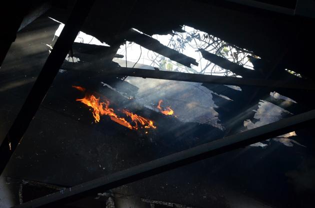 A fire broke out in a closed company in the MIDC area of Digha in Navi Mumbai on Wednesday morning. (Vijayanand Gupta) A fire broke out in a closed company in the MIDC area of Digha in Navi Mumbai on Wednesday morning. (Vijayanand Gupta)