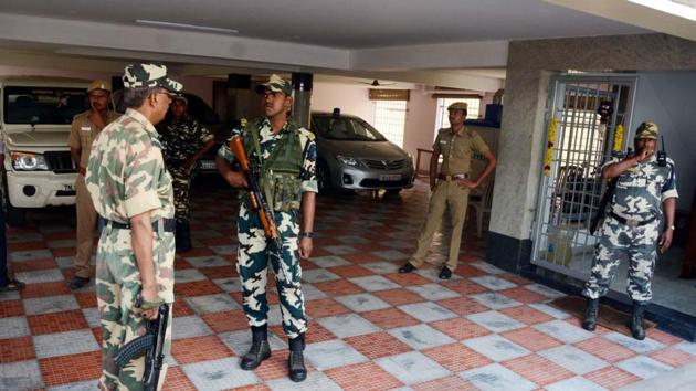 CRPF personnel deployed at the residence of Tamil Nadu chief secretary, P Rama Mohana Rao, on December 21, 2016.(V Srinivasulu / HT Photo)