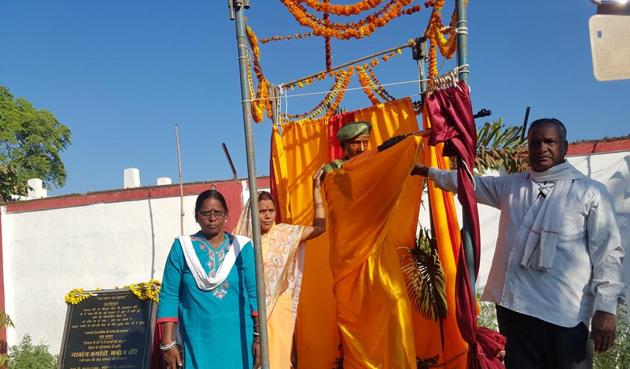 Vidhya Kethwas has installed a statute of martyr Manoj Choure who was killed in a Naxal ambush in Bihar’s Gaya district in July.