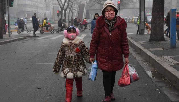 Shijiazhuang, the capital of Hebei province, was one of more than 20 cities which went on red alert Friday evening, triggering an emergency plan to reduce pollution by shutting polluting factories and taking cars off the road, among other measures. (AFP) Shijiazhuang, the capital of Hebei province, was one of more than 20 cities which went on red alert Friday evening, triggering an emergency plan to reduce pollution by shutting polluting factories and taking cars off the road, among other measures. (AFP)