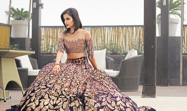 Ladies, here we offer you some tips to help pick out the perfect wedding outfit.(Waseem Gashroo/HT, Shutterstock)