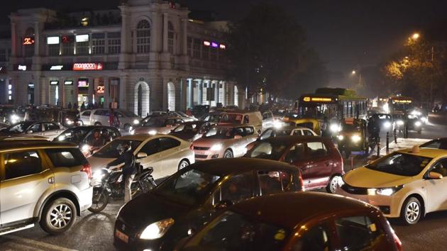 Traffic jam in the evening at Connaught Place outer circle in New Delhi. (Sanjeev Verma/HT PHOTO) Traffic jam in the evening at Connaught Place outer circle in New Delhi. (Sanjeev Verma/HT PHOTO)