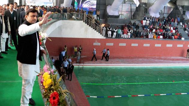 Uttar Pradesh chief minister Akhilesh Yadav at the launch of a newly-constructed swimming pool at JP International Centre in Lucknow on Tuesday.(PTI photo)