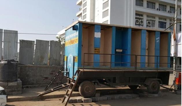 The BMC has installed 32 mobile toilets at three thickly populated areas at Bandra and Carter Road over the past month. (HT) The BMC has installed 32 mobile toilets at three thickly populated areas at Bandra and Carter Road over the past month. (HT)