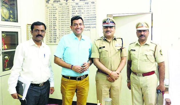 Chef Sanjeev Kapoor with IGP (Prisons) Rajvardhan Sinha and IPS and jail superintendent Harshad Ahirrao. Chef Sanjeev Kapoor with IGP (Prisons) Rajvardhan Sinha and IPS and jail superintendent Harshad Ahirrao.