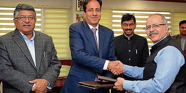 From left: IT minister Ravi Shankar Prasad, Cisco India president Dinesh Malkani and CERT?In director?general Sanjay Bahl exchanging documents in New Delhi on Wednesday(HT Photo)