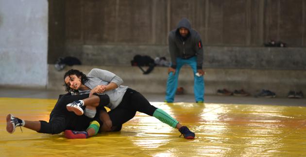 Lalita Sehrawat (above right) wrestles with a male opponent during a practice session in Hisar, Haryana.(Arun Sharma/HT PHOTO)