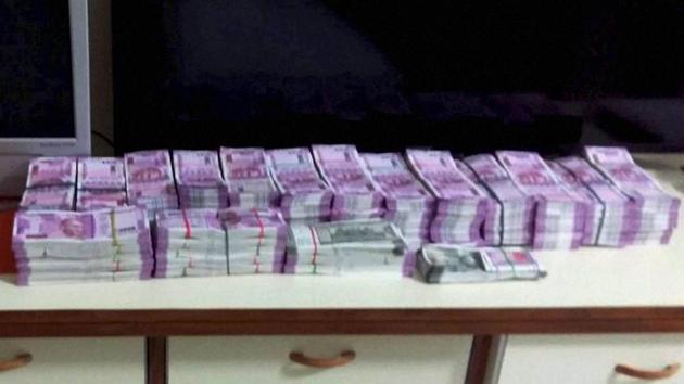Assam police had seized more than Rs 1.5 crore in new currency notes from a 85-year-old businessman’s house in Guwahati on Dec. 12, 2016.(PTI)