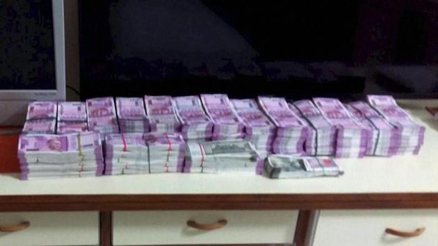 The Gujarat income tax department unearthed undisclosed income as well as assets worth Rs 73.09 crore, including new currency of Rs 3.53 crore.(PTI) The Gujarat income tax department unearthed undisclosed income as well as assets worth Rs 73.09 crore, including new currency of Rs 3.53 crore.(PTI)