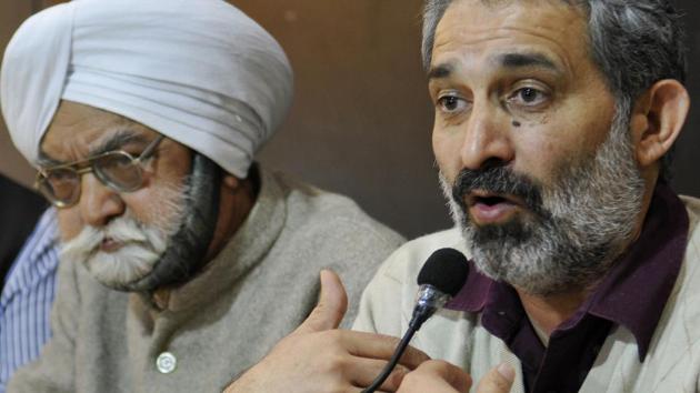 Former Congress councillor Chander Mukhi Sharma addressing the media in Chandigarh on Wednesday.(Karun Sharma/HT Photo)