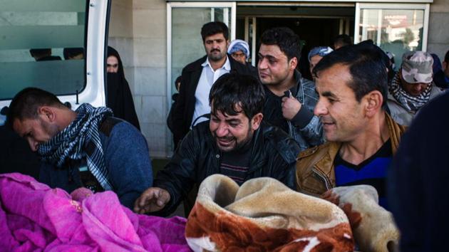 A man from a district of Mosul, where a suicide attack killed at least 23 civilians, mourns the death of his relative outside a hospital in Erbil, on December 22, 2016. A triple car bombing killed at least 23 people Thursday in a town recently retaken from the Islamic State group, near the jihadists' final stronghold of Mosul.(AFP Photo) A man from a district of Mosul, where a suicide attack killed at least 23 civilians, mourns the death of his relative outside a hospital in Erbil, on December 22, 2016. A triple car bombing killed at least 23 people Thursday in a town recently retaken from the Islamic State group, near the jihadists' final stronghold of Mosul.(AFP Photo)