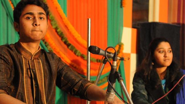 A young artiste performing ‘teen taal’ at the Harivallabh Sangeet Sammelan in Jalandhar on Wednesday. (Pardeep Pandit/HT Photo)