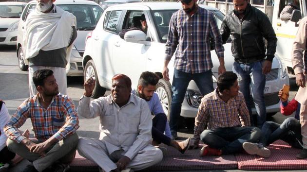 Members of Dr Ambedkar Shakti Dal blocking traffic on Ferozepur Road in Ludhiana on Wednesday.(Jagtinder Singh Grewal / HT Photo) Members of Dr Ambedkar Shakti Dal blocking traffic on Ferozepur Road in Ludhiana on Wednesday.(Jagtinder Singh Grewal / HT Photo)