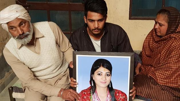Harpreet Kaur’s family said they wanted death sentence for the guilty to deter others from throwing acid on anyone.(HT Photo) Harpreet Kaur’s family said they wanted death sentence for the guilty to deter others from throwing acid on anyone.(HT Photo)
