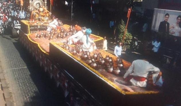 A rally, featuring a float, carries water from 70-odd state rivers and soil from various forts for the Shivaji memorial on Friday.(Vijyanand Gupta) A rally, featuring a float, carries water from 70-odd state rivers and soil from various forts for the Shivaji memorial on Friday.(Vijyanand Gupta)