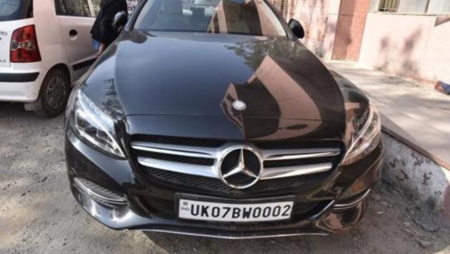 A 17-year-old girl was allegedly shot dead by a friend in a Mercedes car in southwest Delhi’s Najafgarh on Tuesday night, in New Delhi, on December 21, 2016. (Virendra Singh Gosain/HT Photo) A 17-year-old girl was allegedly shot dead by a friend in a Mercedes car in southwest Delhi’s Najafgarh on Tuesday night, in New Delhi, on December 21, 2016. (Virendra Singh Gosain/HT Photo)