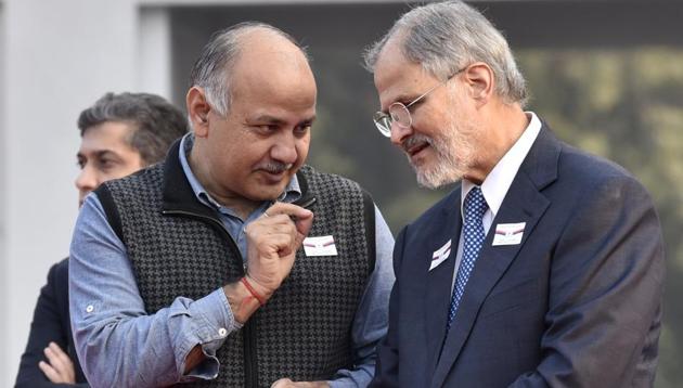 Deputy chief minister Manish Sisodia called on Najeeb Jung at his residence on Friday.(Arvind Yadav/HT FILE)