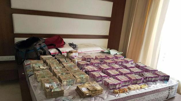 Income Tax department has seized more than Rs 98 crore in new notes as part of its country-wide operations against black money hoarders post demonetisation.(PTI File Photo) Income Tax department has seized more than Rs 98 crore in new notes as part of its country-wide operations against black money hoarders post demonetisation.(PTI File Photo)