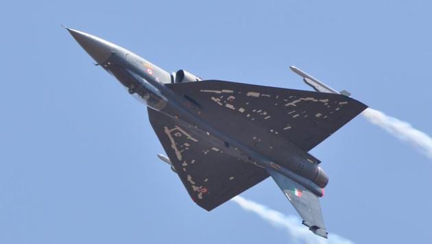 DRDO successfully tested the smart anti-airfield weapon system from a fighter jet.(Representative image/Shutterstock) DRDO successfully tested the smart anti-airfield weapon system from a fighter jet.(Representative image/Shutterstock)