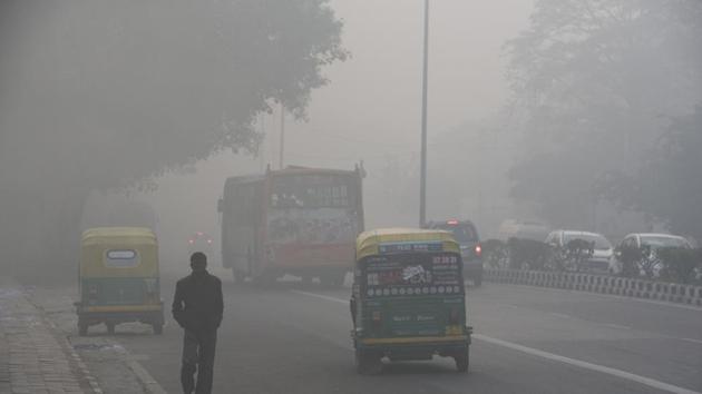 The level of particulate matter with diameter less than 2.5micrometer (PM2.5) touched the 500-mark—the highest recordable—in the national capital, according to the Ministry of Earth Science’s System of Air Quality and Weather Forecasting And Research (SAFAR). (Saumya Khandelwal/Hindustan Times) The level of particulate matter with diameter less than 2.5micrometer (PM2.5) touched the 500-mark—the highest recordable—in the national capital, according to the Ministry of Earth Science’s System of Air Quality and Weather Forecasting And Research (SAFAR). (Saumya Khandelwal/Hindustan Times)