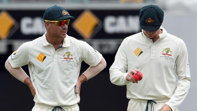 Australia's captain Steve Smith (R) and teammate David Warner talk during the fifth Test match against Pakistan.(AFP)