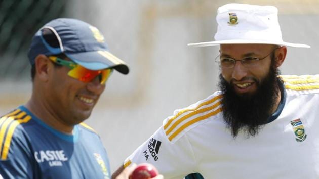 South Africa's Hashim Amla (R) talks with team coach Russell Domingo during a practice session ahead of their Test match against Sri Lanka.(REUTERS) South Africa's Hashim Amla (R) talks with team coach Russell Domingo during a practice session ahead of their Test match against Sri Lanka.(REUTERS)