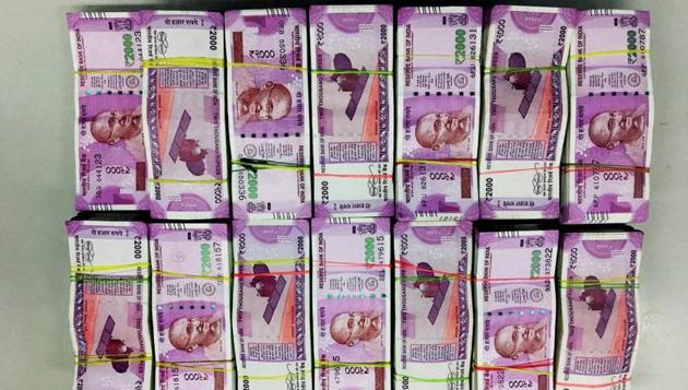 Police have seized Rs 39.98 lakh in Rs 2,000 denomination notes at Tirur area.(PTI File Photo) Police have seized Rs 39.98 lakh in Rs 2,000 denomination notes at Tirur area.(PTI File Photo)