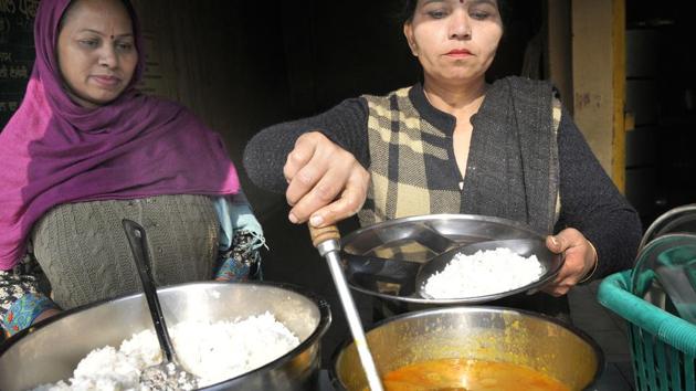 Cooks preparing and serving midday meal at Government Model Senior Secondary School, Cemetery Road, in Ludhiana on Saturday.(Gurminder Singh/HT Photo) Cooks preparing and serving midday meal at Government Model Senior Secondary School, Cemetery Road, in Ludhiana on Saturday.(Gurminder Singh/HT Photo)