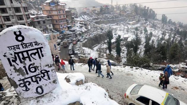Season’s first snowfall at Kufri on Sunday. (Deepak Sansta/HT Photo)