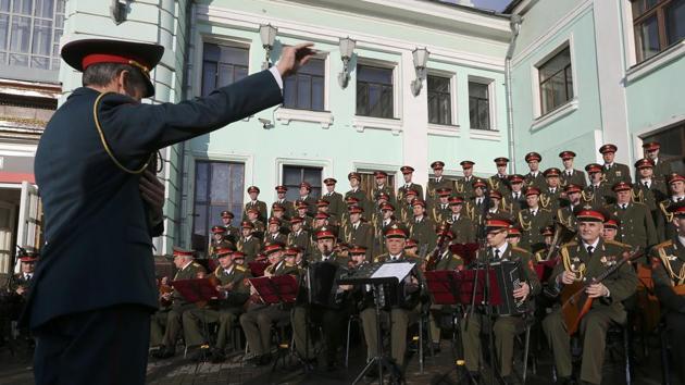 Singers and orchestra members of Red Army Choir, also known as the Alexandrov Ensemble, perform in Moscow, Russia April 20, 2016.(Reuters File Photo) Singers and orchestra members of Red Army Choir, also known as the Alexandrov Ensemble, perform in Moscow, Russia April 20, 2016.(Reuters File Photo)