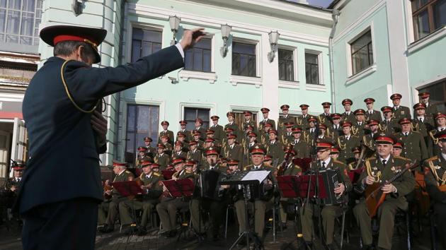 Singers and orchestra members of Red Army Choir, also known as the Alexandrov Ensemble, perform in Moscow, Russia April 20, 2016.(Reuters File Photo)