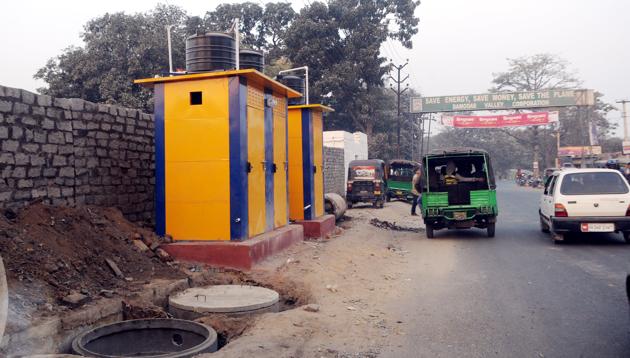 Newly constructed public toilets by the Ranchi Municipal Corporation on a footpath near Kanta Toli Chowk in Ranchi.(Parwaz Khan/ HT Photo.) Newly constructed public toilets by the Ranchi Municipal Corporation on a footpath near Kanta Toli Chowk in Ranchi.(Parwaz Khan/ HT Photo.)