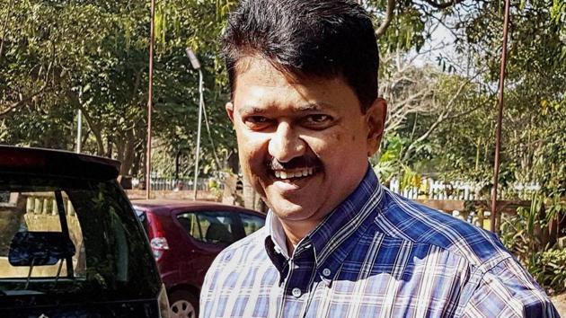 AAP Goa's CM face, Elvis Gomes arrives to appear before the Anti-Corruption Bureau, in connection with an inquiry into the land conversion scam in Panaji on Monday.(PTI) AAP Goa's CM face, Elvis Gomes arrives to appear before the Anti-Corruption Bureau, in connection with an inquiry into the land conversion scam in Panaji on Monday.(PTI)
