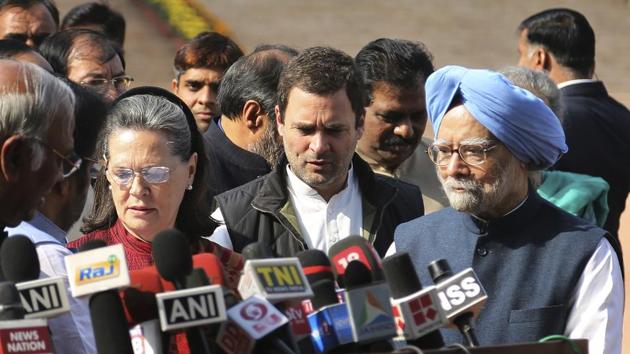 Congress party president Sonia Gandhi, left, vice-president Rahul Gandhi, center, and former Prime Minister Manmohan Singh, right, join lawmakers from opposition parties to brief media after meeting President Pranab Mukherjee to lodge their protest against the uncertainty prevailing after the government demonetising high-value bills, in New Delhi on December 16.(AP)