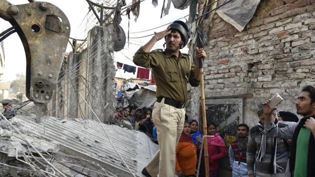 The entire community of street performers has been worried for the last few days due to deployment of police and paramilitary forces in the colony. (Saumya Khandelwal/Hindustan Times) The entire community of street performers has been worried for the last few days due to deployment of police and paramilitary forces in the colony. (Saumya Khandelwal/Hindustan Times)