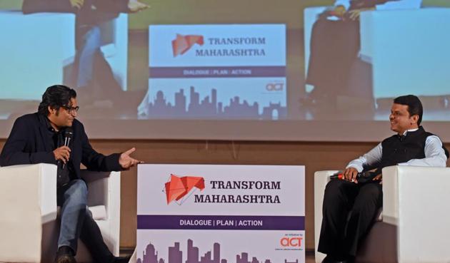 Maharashtra chief minister Devendra Fadnavis and journalist Arnab Goswami at IIT-B on Monday.(Pratik Chorge/HT)