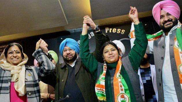Punjab Congress chief Captain Amarinder Singh and Asha Kumari, in-charge of party affairs in state, welcoming former AAP leader Yamini Gomar and Bains brothers’ ex-aide Kamaljit Singh Karwal into the party fold in Chandigarh on Sunday.(PTI Photo)