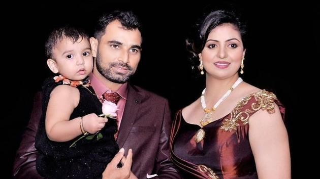 Mohammed Shami, was trolled after posting this picture with wife Hasin Jahan on his official Facebook page.(Twitter/Mohammed Shami)