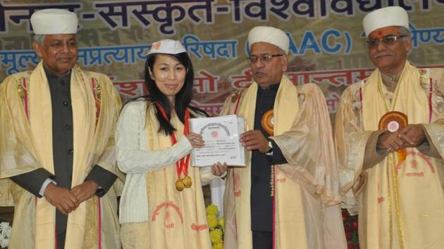 Japanese student Toshiko Idava receiving her awards.(HT Photo) Japanese student Toshiko Idava receiving her awards.(HT Photo)