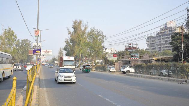 The GDA has identified permanent and temporary constructions/encroachments on the green belts maintained by the GDA and also on those owned by private parties.(Sakib Ali/HT Photo) The GDA has identified permanent and temporary constructions/encroachments on the green belts maintained by the GDA and also on those owned by private parties.(Sakib Ali/HT Photo)