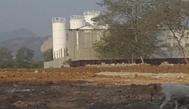 The RMC plant has been set up along the Jogeshwari-Vikhroli Link Road in Andheri (East).(HT Photo) The RMC plant has been set up along the Jogeshwari-Vikhroli Link Road in Andheri (East).(HT Photo)