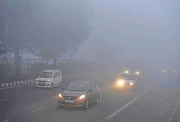 The meteorological department has forecast very dense fog from Thursday.(Sushil Kumar/HT Photo)