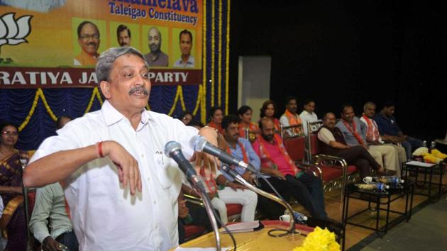 Union defence minister Mahonar Parrikar.(PTI File Photo) Union defence minister Mahonar Parrikar.(PTI File Photo)