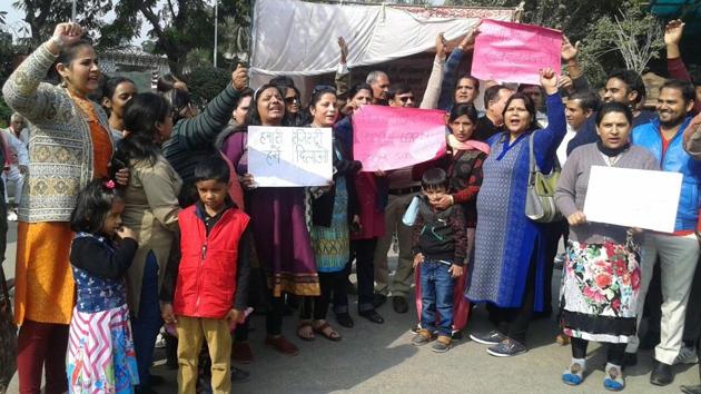 Around 100 residents of Czar Society staged a protest on Wednesday outside the Greater Noida authority’s office. Around 100 residents of Czar Society staged a protest on Wednesday outside the Greater Noida authority’s office.